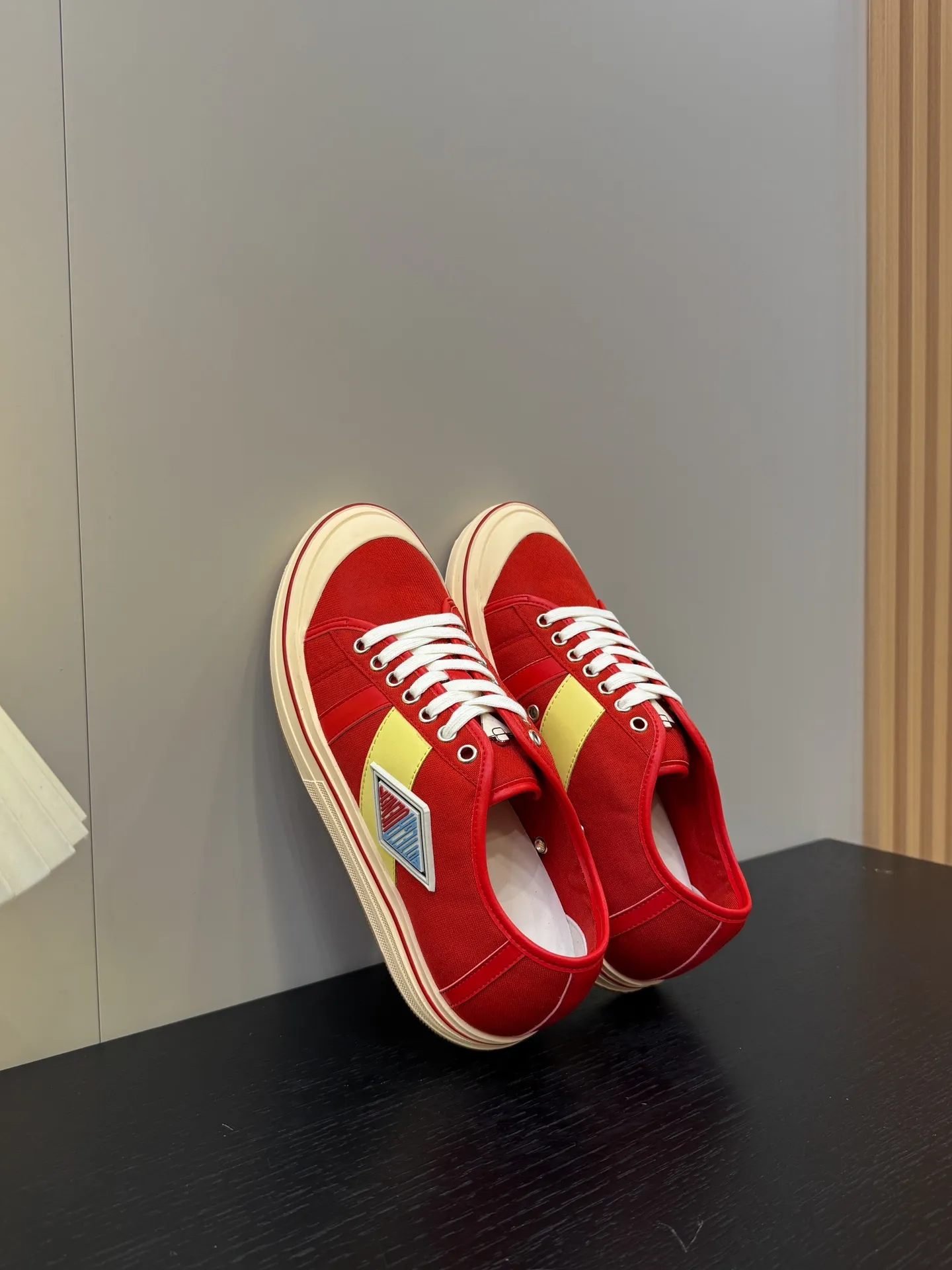 👟👟Ex-factory price 460👟👟 (Men's size +1️⃣0️⃣) BVOrbit's latest 2025 catwalk model, developed 1:1 from the original board, classic color matching elements! This is the biggest highlight of this shoe, eye-catching but not exaggerated design, super cool for daily use, super versatile whether paired with pants, sweaters or skirts, looks good no matter how you wear it, the more you look at it, the more you like it ❗️ Outsole: Original outsole color: 5 colors code number: female 35-40 male 39-44